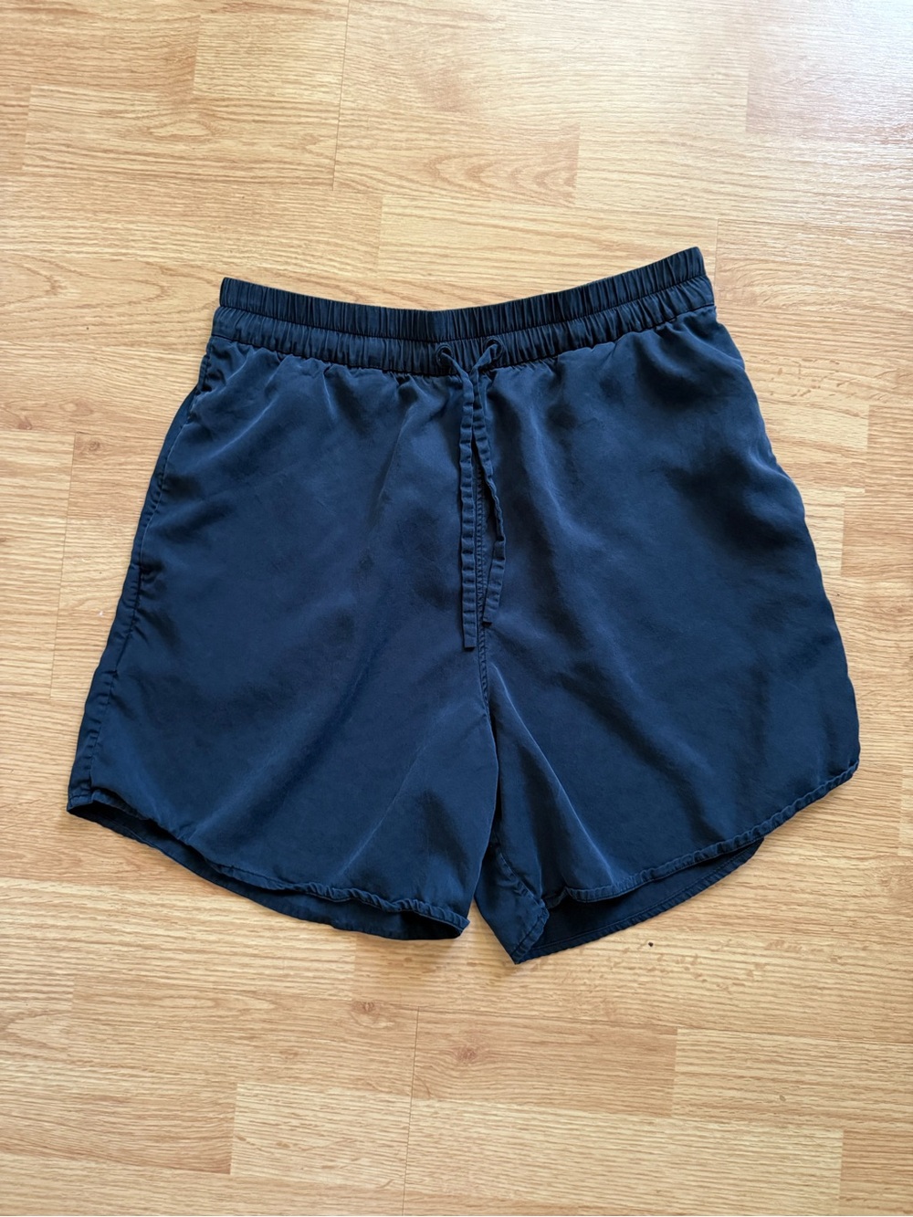 Lululemon Black Tencel Drawstring Lifestyle Shorts Size 8 - Excellent Condition